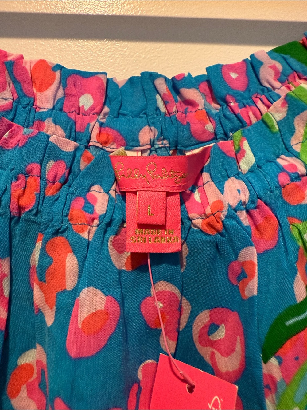 NWT Women’s Lilly Pulitzer Blue Off-Shoulder Tropical Print Blouse, Size L. - Picture 2 of 4